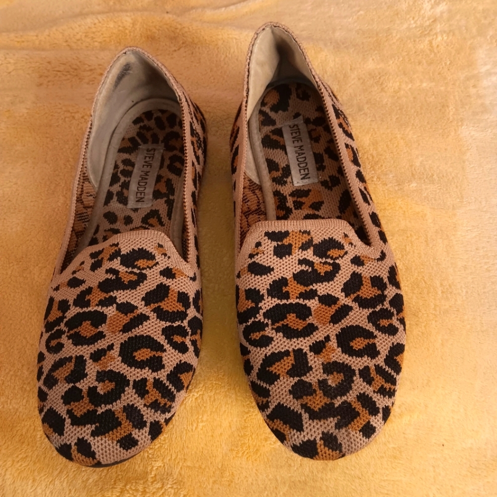 Women's size 7.5, Steve Madden flats